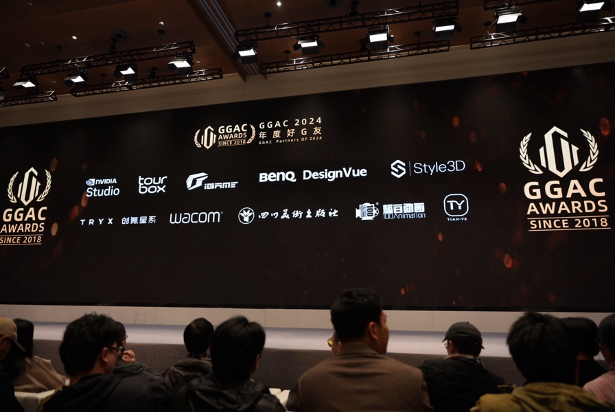 人们在看台上的人群

中度可信度描述已自动生成