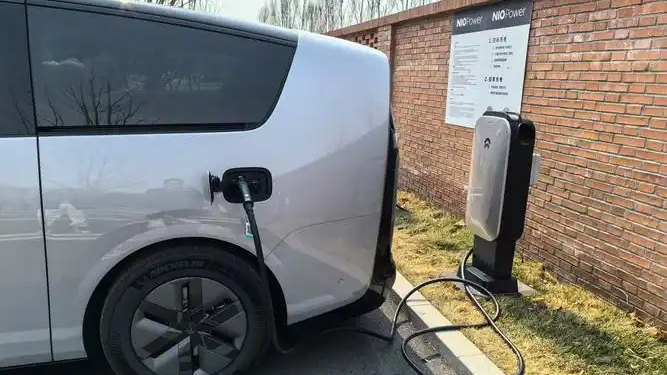 新能源汽车变身城市“充电宝”